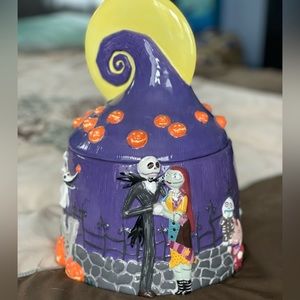 Rare, ceramic, 2003 Nightmare Before Christmas cookie jar, great condition.
